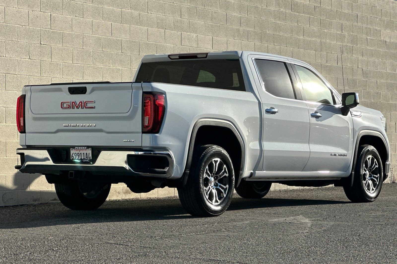 Certified 2025 GMC Sierra 1500 SLT image 4