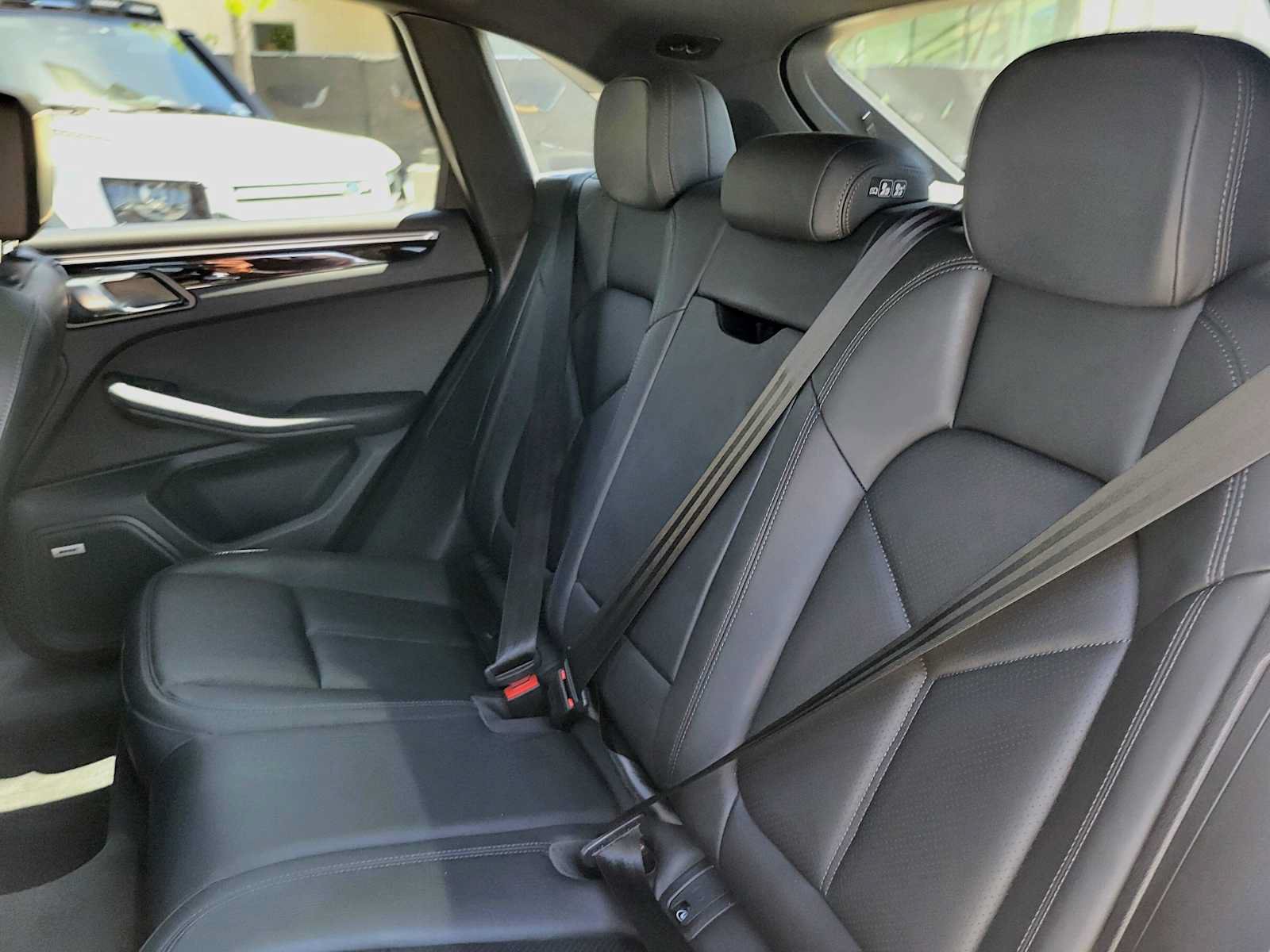 Used 2021 Porsche Macan AWD/4WD image 18