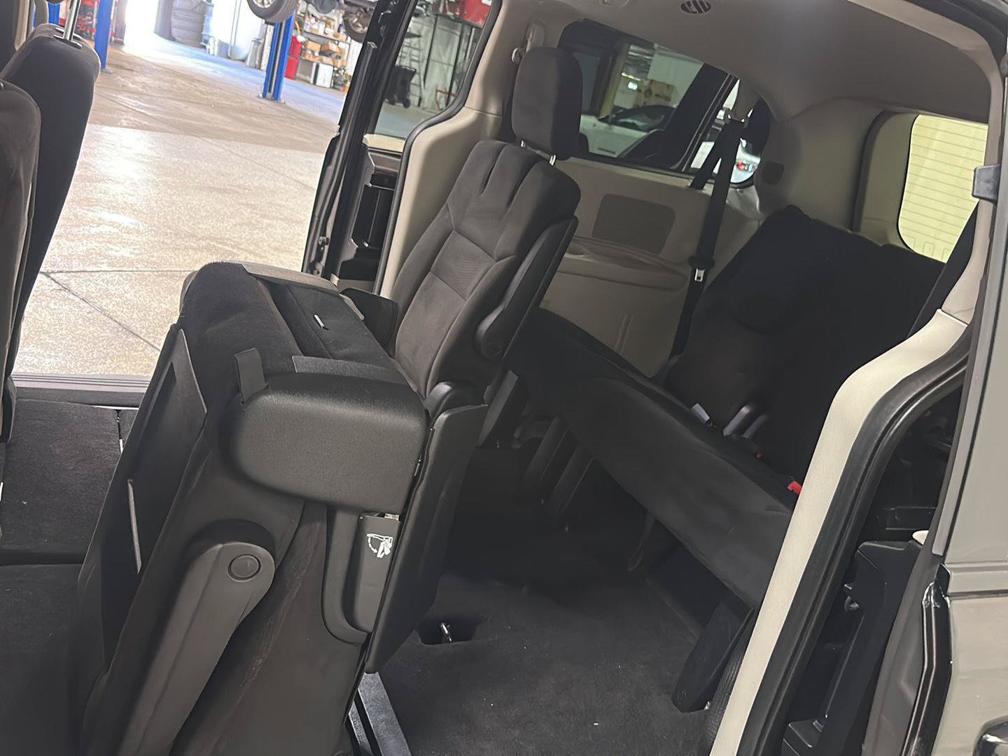 Used 2014 Dodge Grand Caravan SE w/ Quick Order Package 29E SE FWD image 26