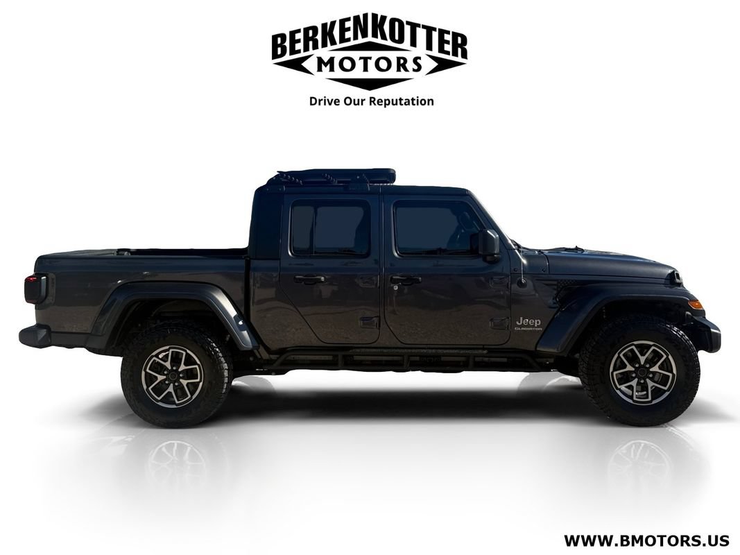 Used 2020 Jeep Gladiator Overland AWD/4WD image 2