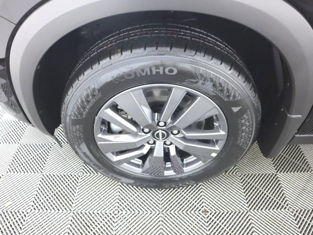 Certified 2025 Nissan Pathfinder S image 11