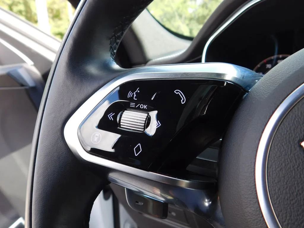 Used 2025 Jaguar F-PACE R-Dynamic S image 22