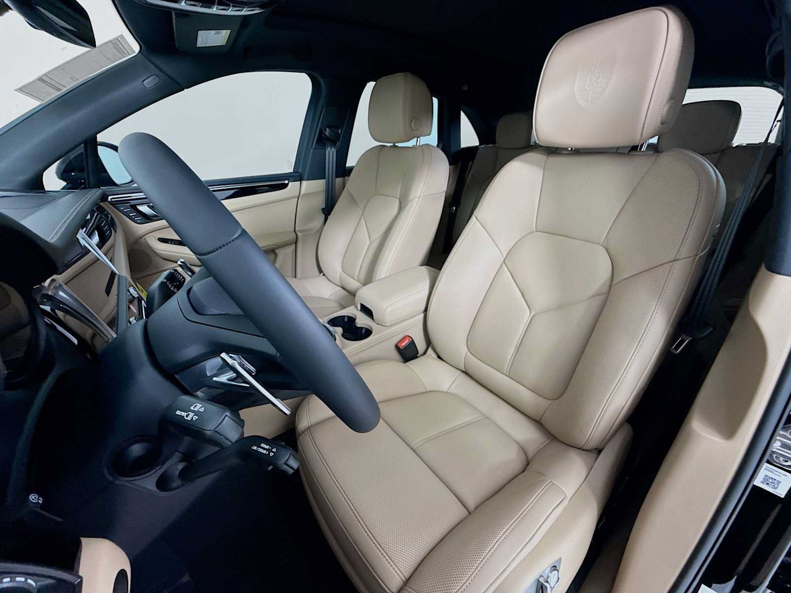 New 2026 Porsche Macan AWD/4WD image 5