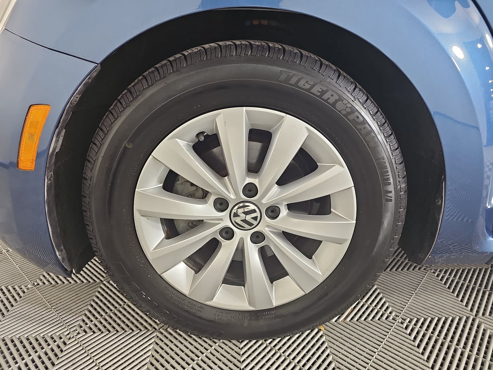 Used 2019 Volkswagen Beetle 2.0T S FWD image 10
