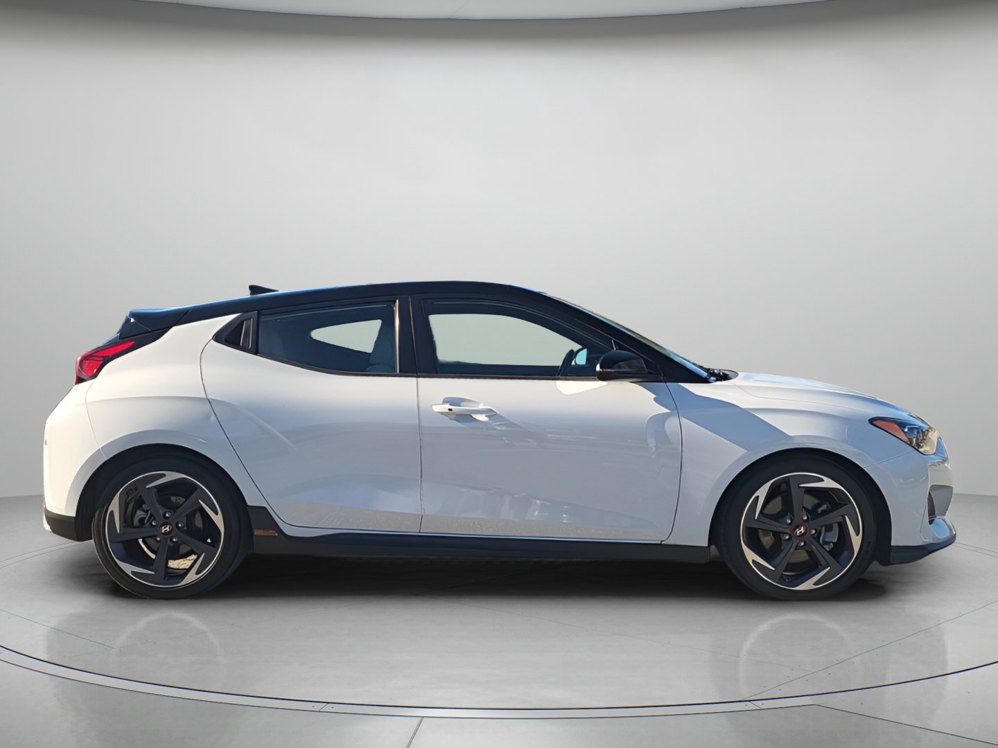 Used 2019 Hyundai Veloster Turbo Ultimate image 4