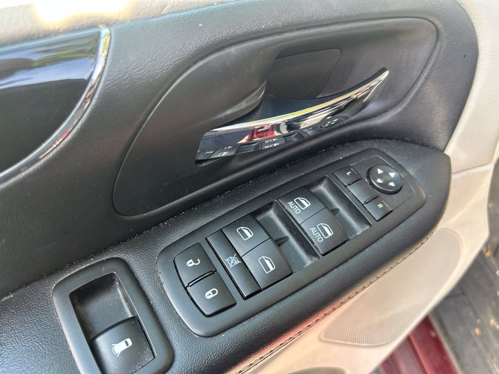 Used 2017 Dodge Grand Caravan SXT FWD image 16