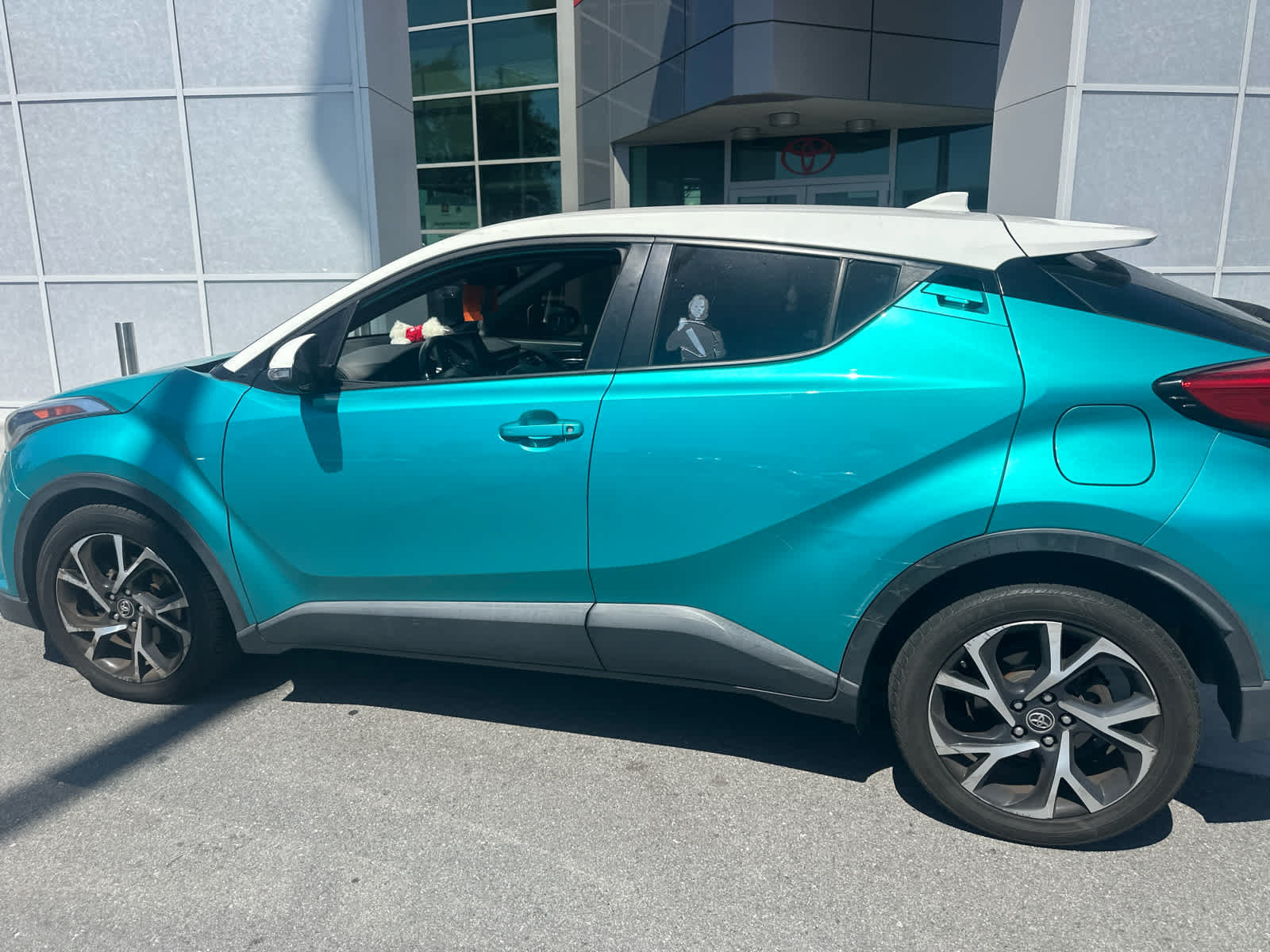 Used 2018 Toyota C-HR XLE FWD image 7