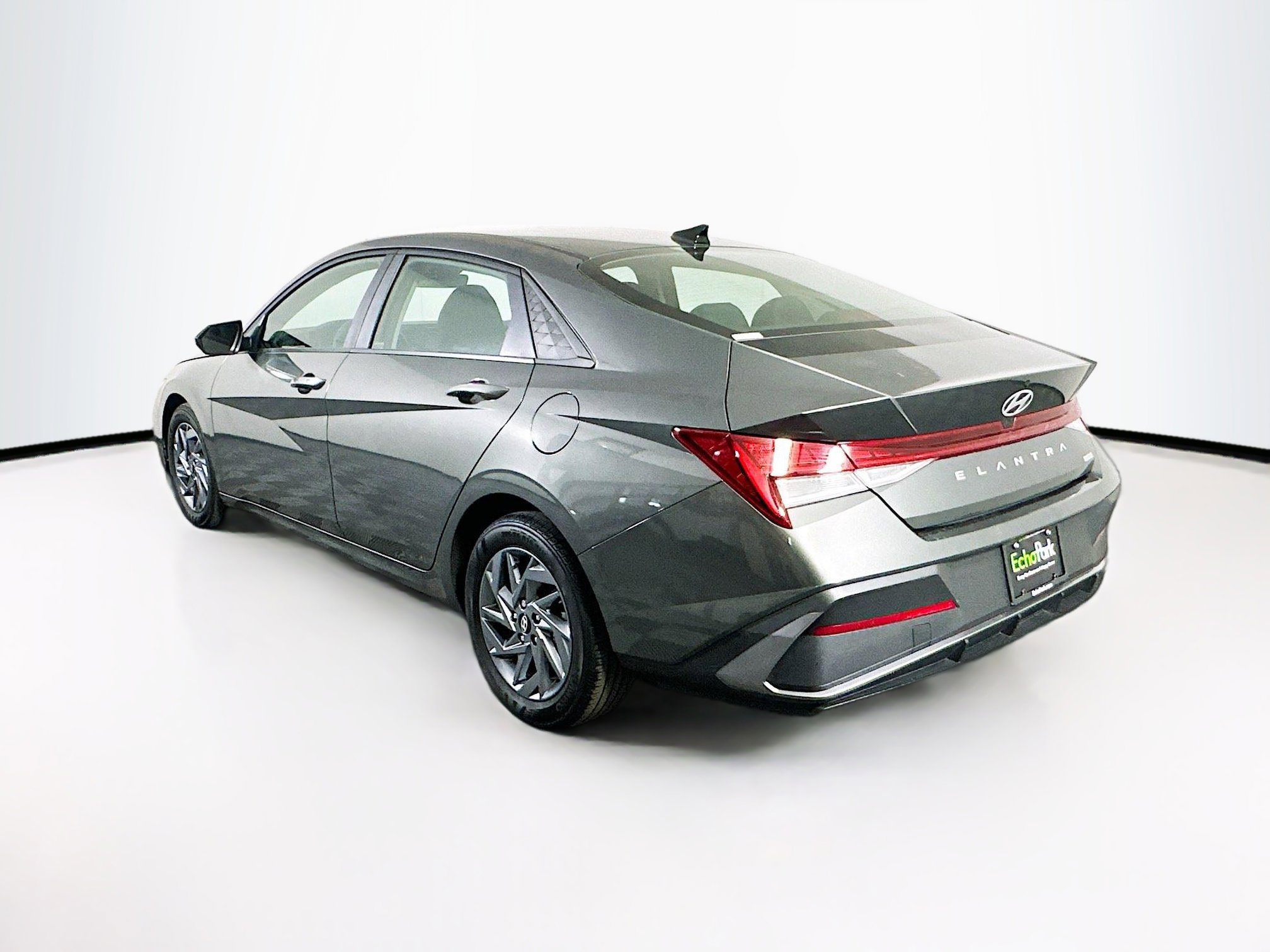 Used 2024 Hyundai Elantra Blue image 5