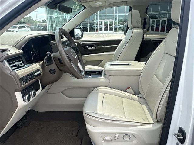 Used 2021 GMC Yukon XL Denali w/ Denali Premium Package AWD/4WD image 18
