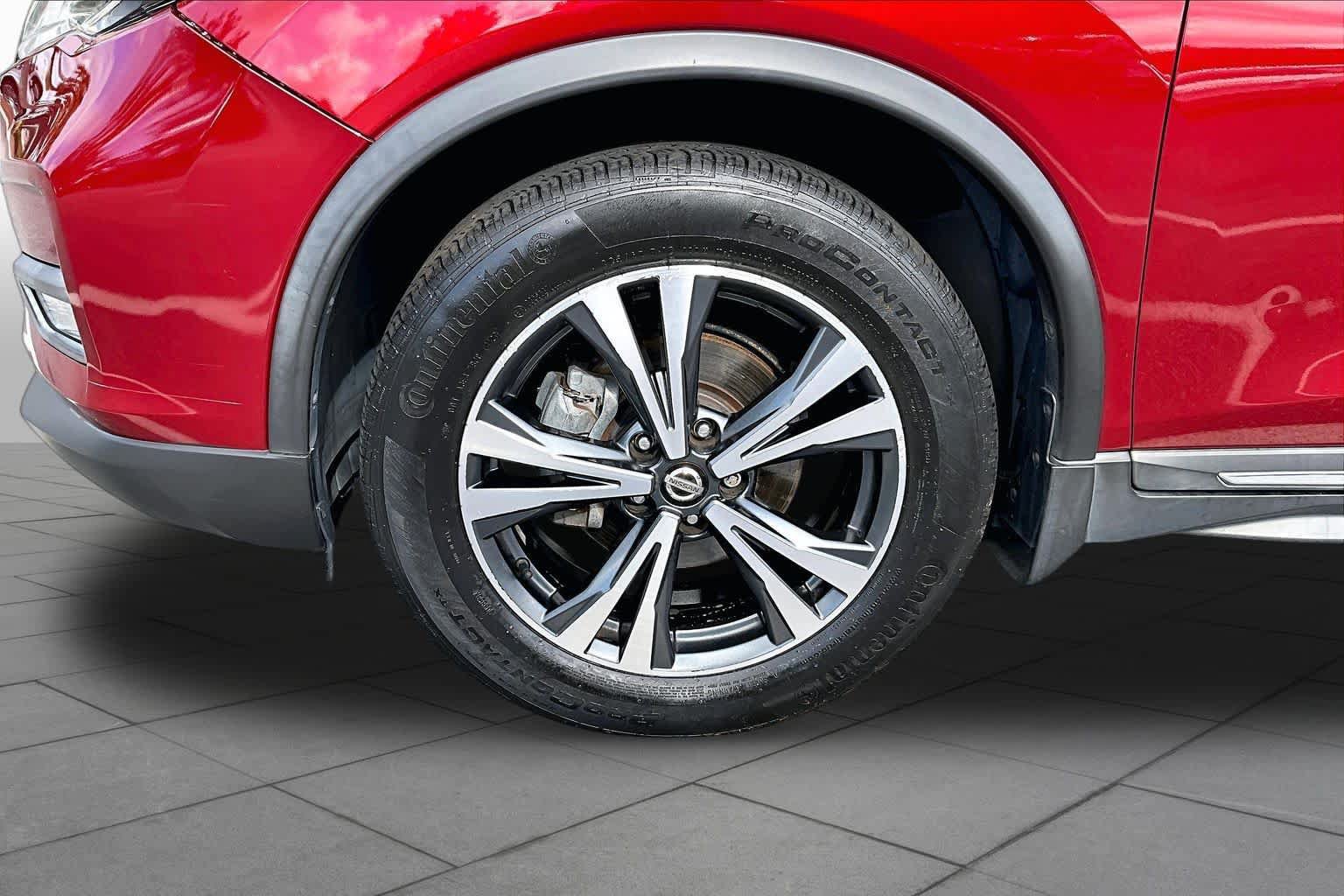 Used 2018 Nissan Rogue SL FWD image 11