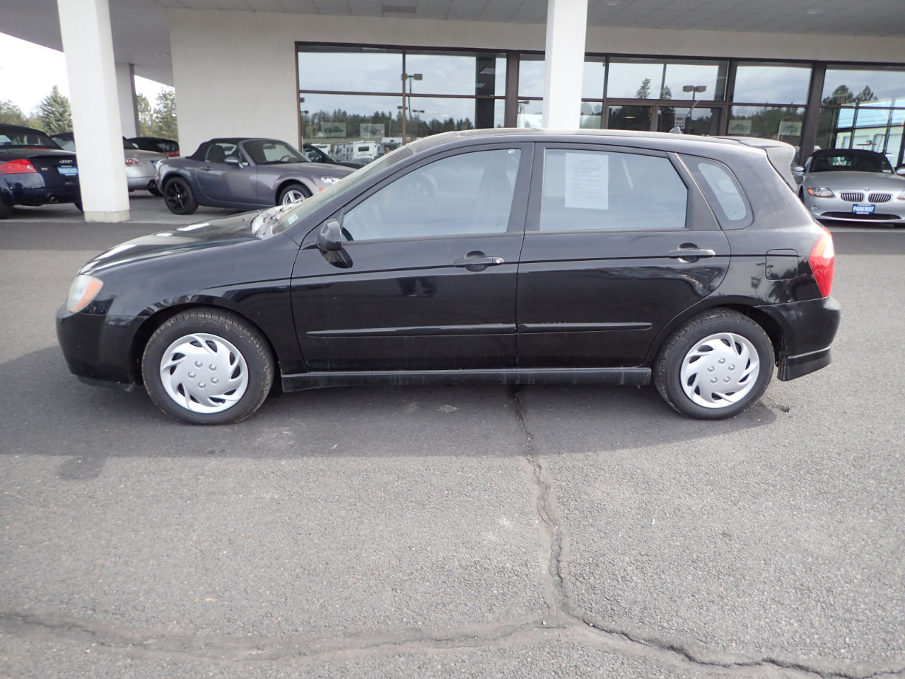 Used 2005 Kia Spectra5 image 2