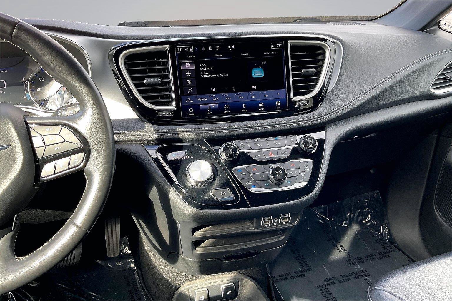Used 2021 Chrysler Pacifica Touring-L w/ S Appearance Package FWD image 6