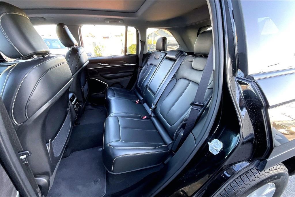 Used 2024 Jeep Grand Cherokee Limited w/ Luxury Tech Group II image 26