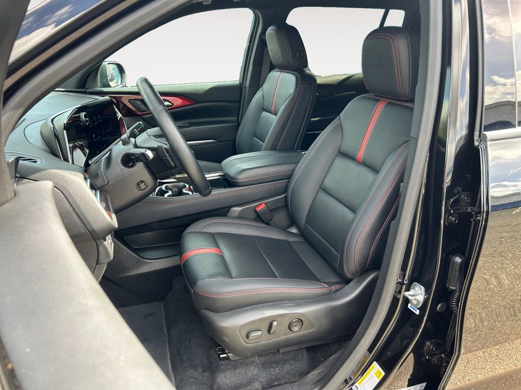Used 2024 Chevrolet Traverse RS image 6