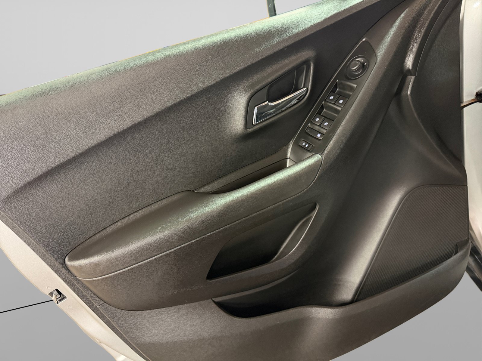 Used 2018 Chevrolet Trax LS FWD image 14