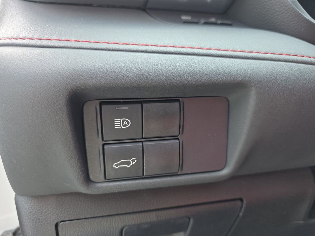 Used 2021 Toyota Highlander XSE AWD/4WD image 24