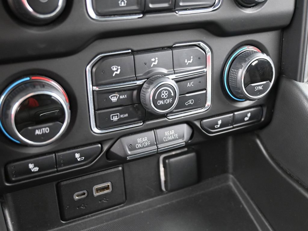 Used 2023 Chevrolet Suburban LT image 24