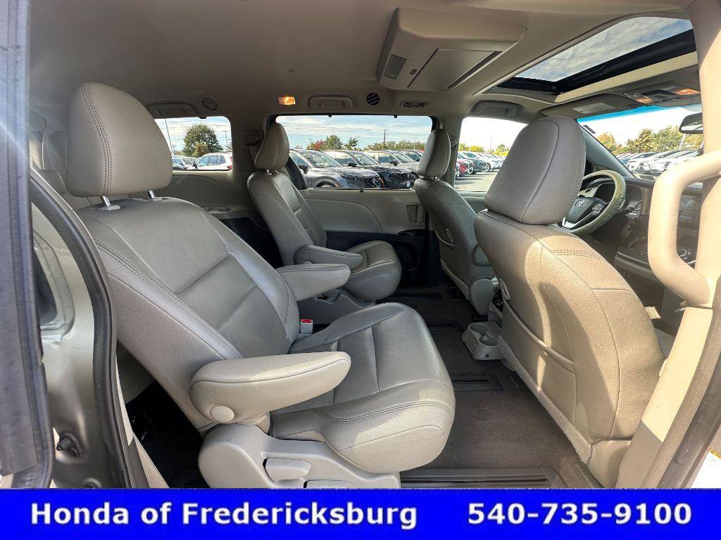 Used 2017 Toyota Sienna XLE Premium image 42
