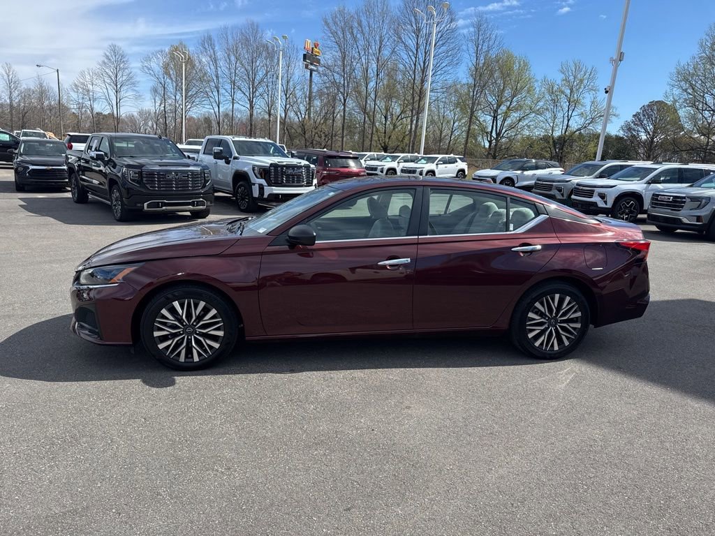 Used 2025 Nissan Altima 2.5 SV image 2