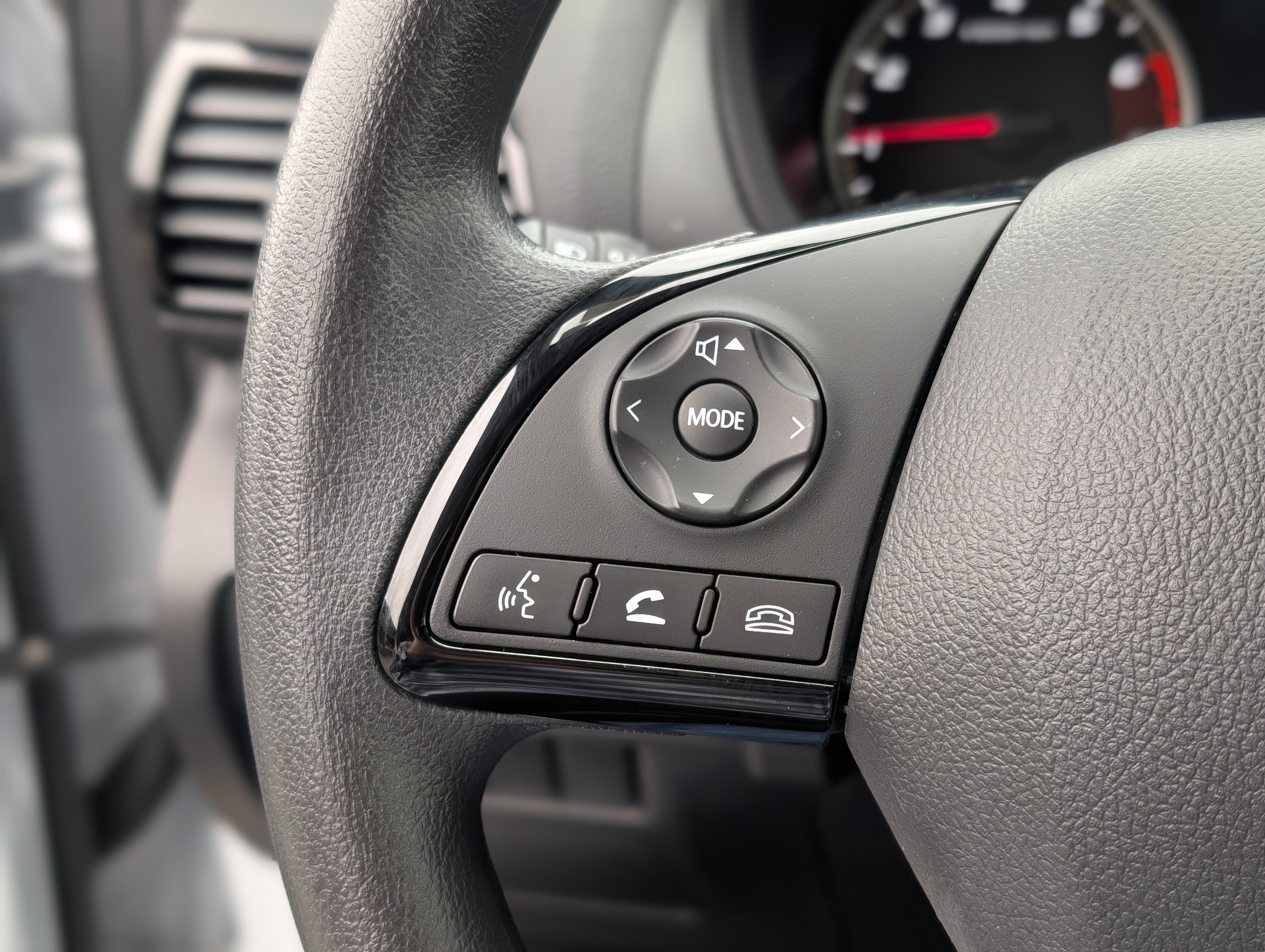 Used 2024 Mitsubishi Eclipse Cross LE image 18