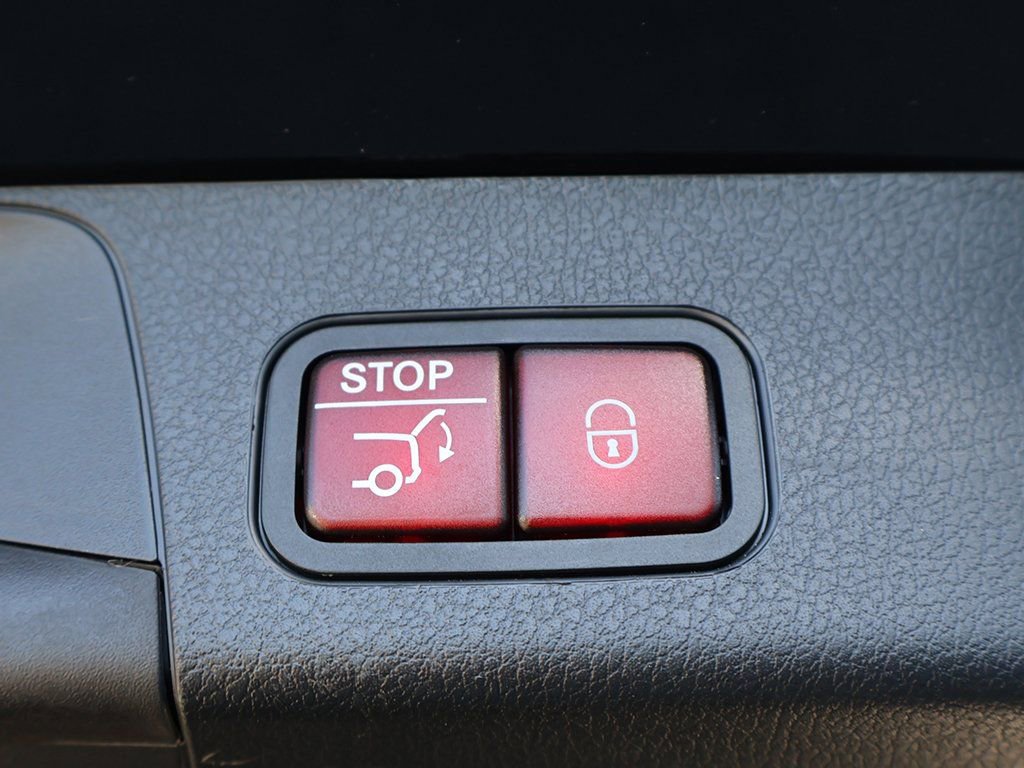Used 2025 Mercedes-Benz GLB 250 w/ Driver Assistance Package image 52