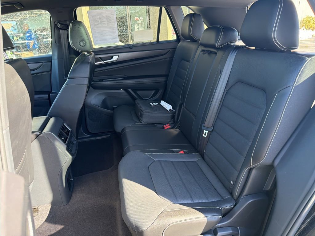Used 2025 Volkswagen Atlas Cross Sport SEL R-Line image 32