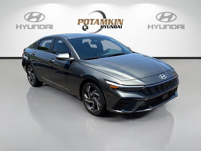 Certified 2025 Hyundai Elantra SEL w/ Cargo Package FWD image 3