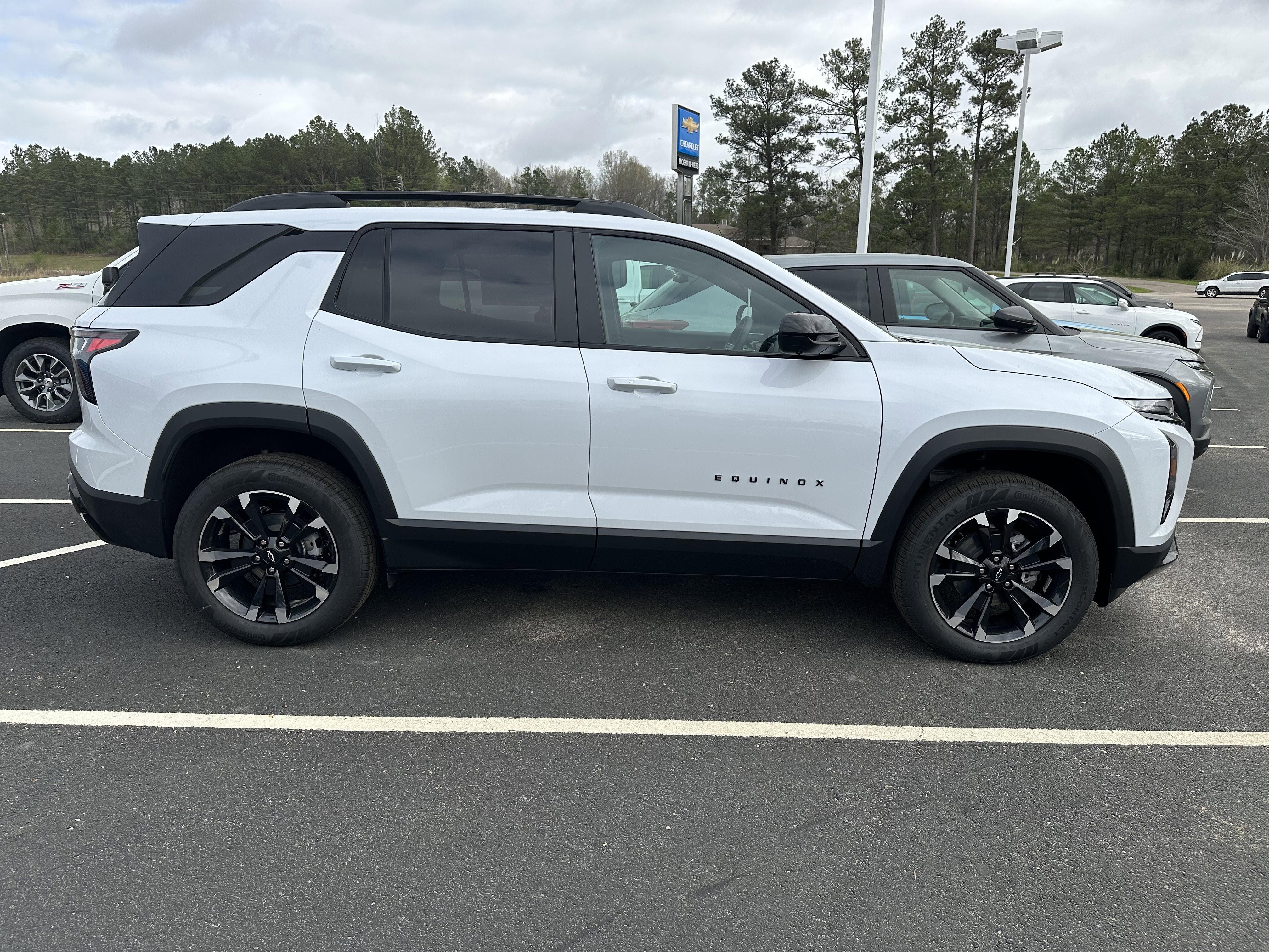 New 2026 Chevrolet Equinox RS w/ Convenience Package III FWD image 1