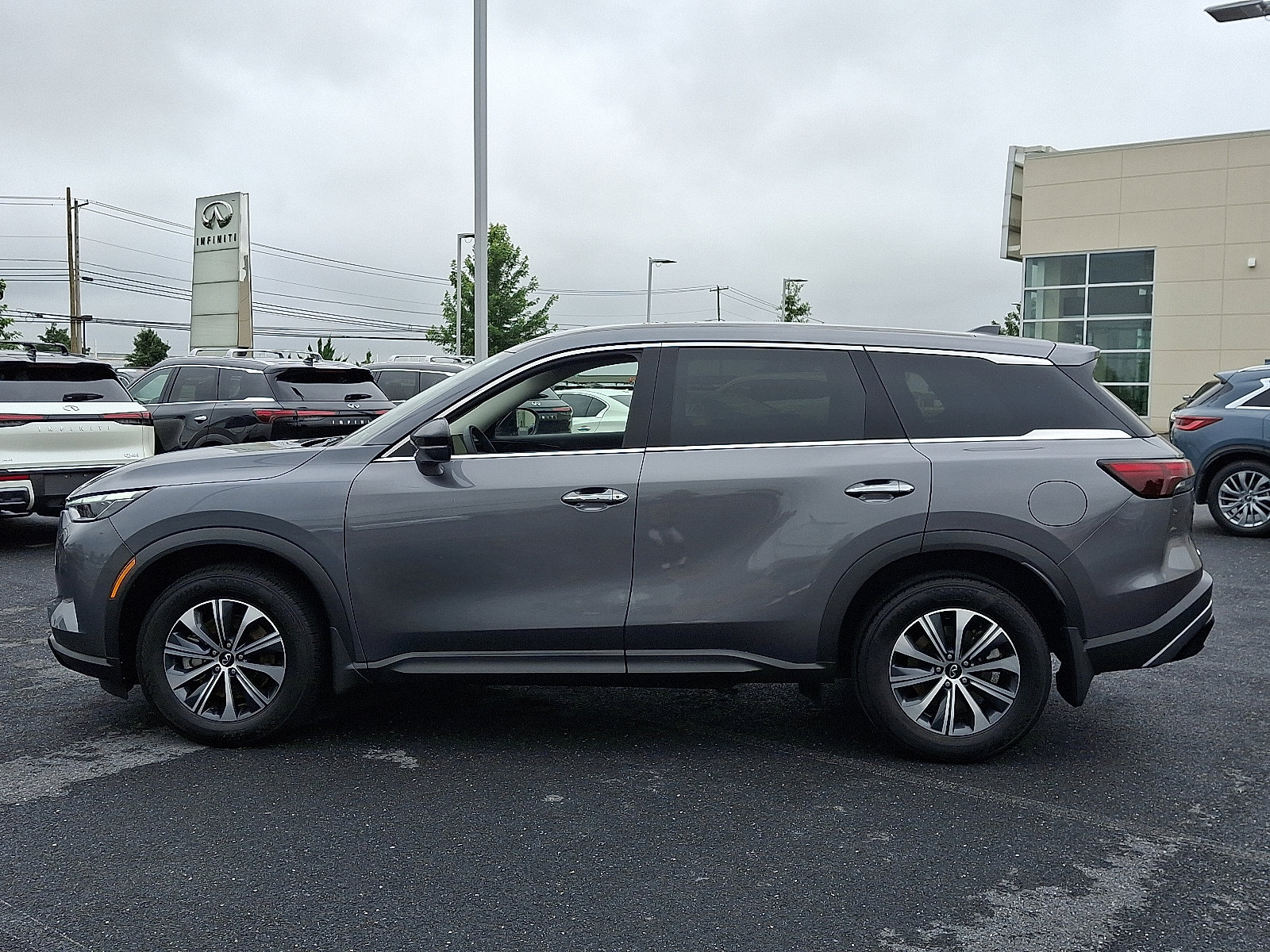 Certified 2024 INFINITI QX60 Pure image 4