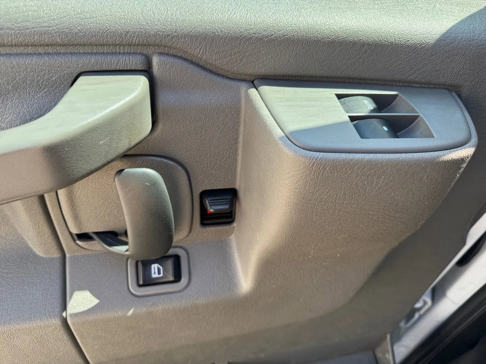 Used 2020 Chevrolet Express 2500 w/ Driver Convenience Package image 15