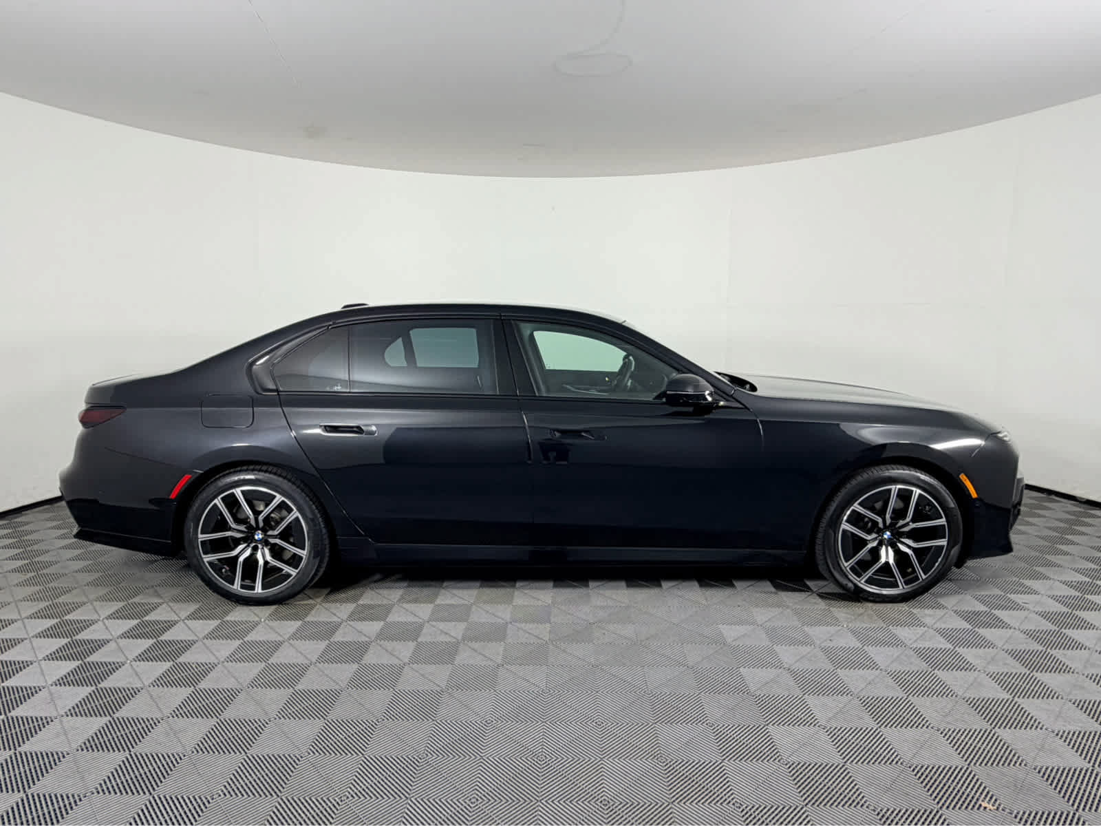 Used 2026 BMW 740i RWD image 2