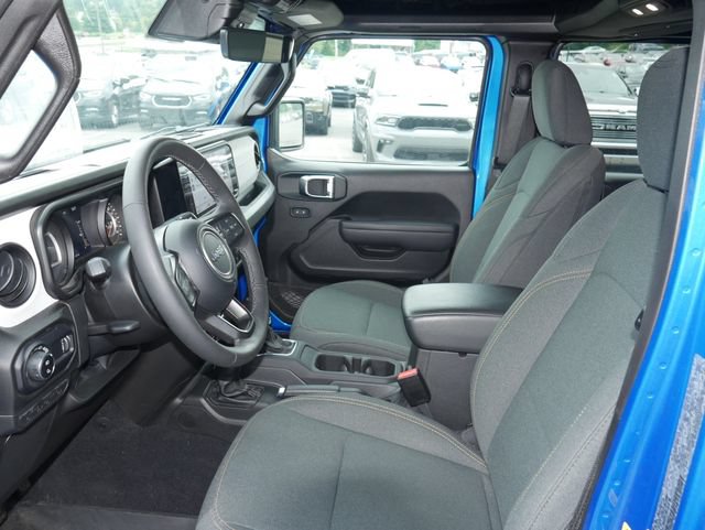 Used 2025 Jeep Gladiator Sport AWD/4WD image 2
