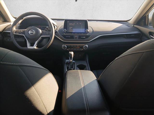 Used 2025 Nissan Altima 2.5 SV FWD image 19