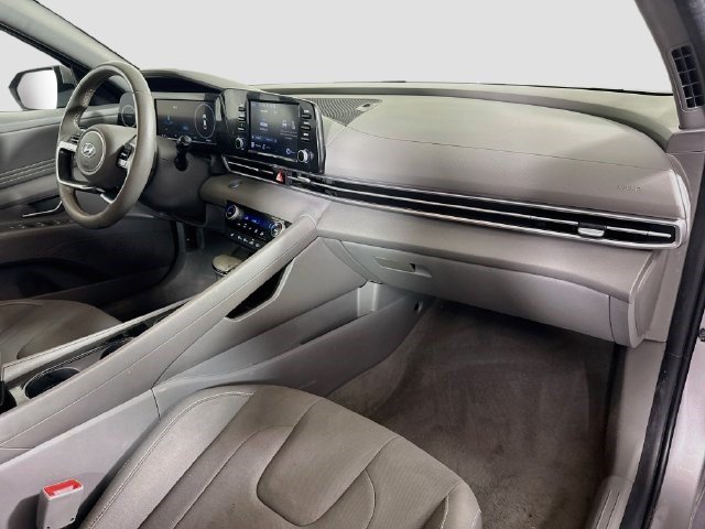 Used 2022 Hyundai Elantra SEL w/ Convenience Package FWD image 29