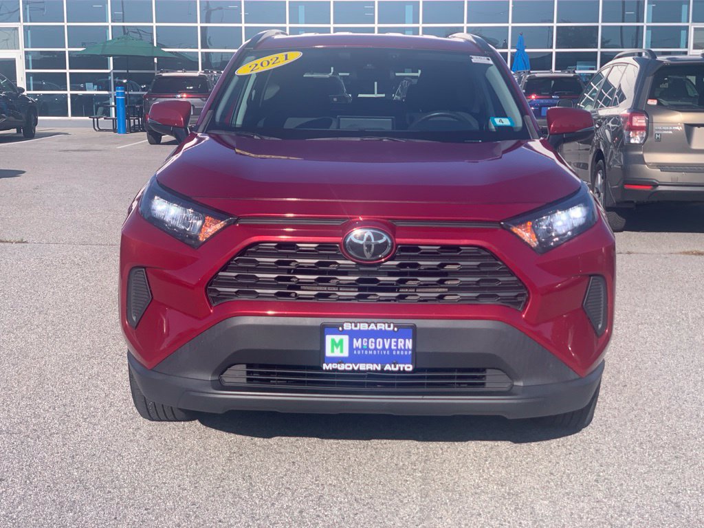 Used 2021 Toyota RAV4 LE AWD/4WD image 2