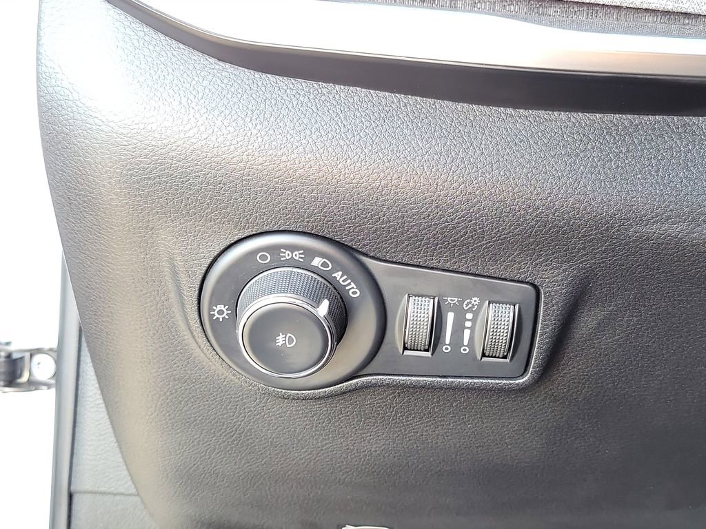 Used 2023 Jeep Compass Latitude w/ Sun and Sound Group image 13