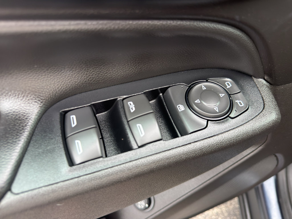 Used 2018 Chevrolet Equinox LT FWD image 12