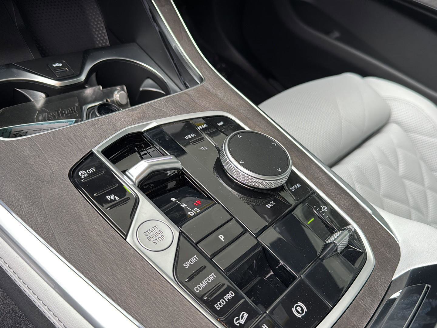 New 2026 BMW X7 xDrive40i w/ Premium Package image 23