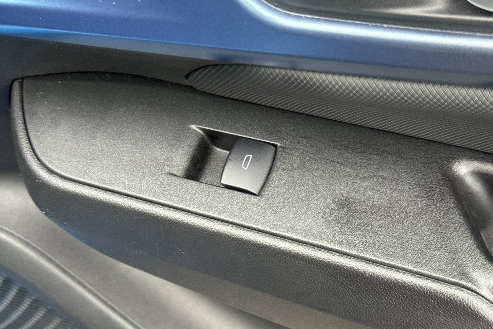 Used 2025 Chevrolet Equinox EV LT w/ Convenience Package FWD image 23