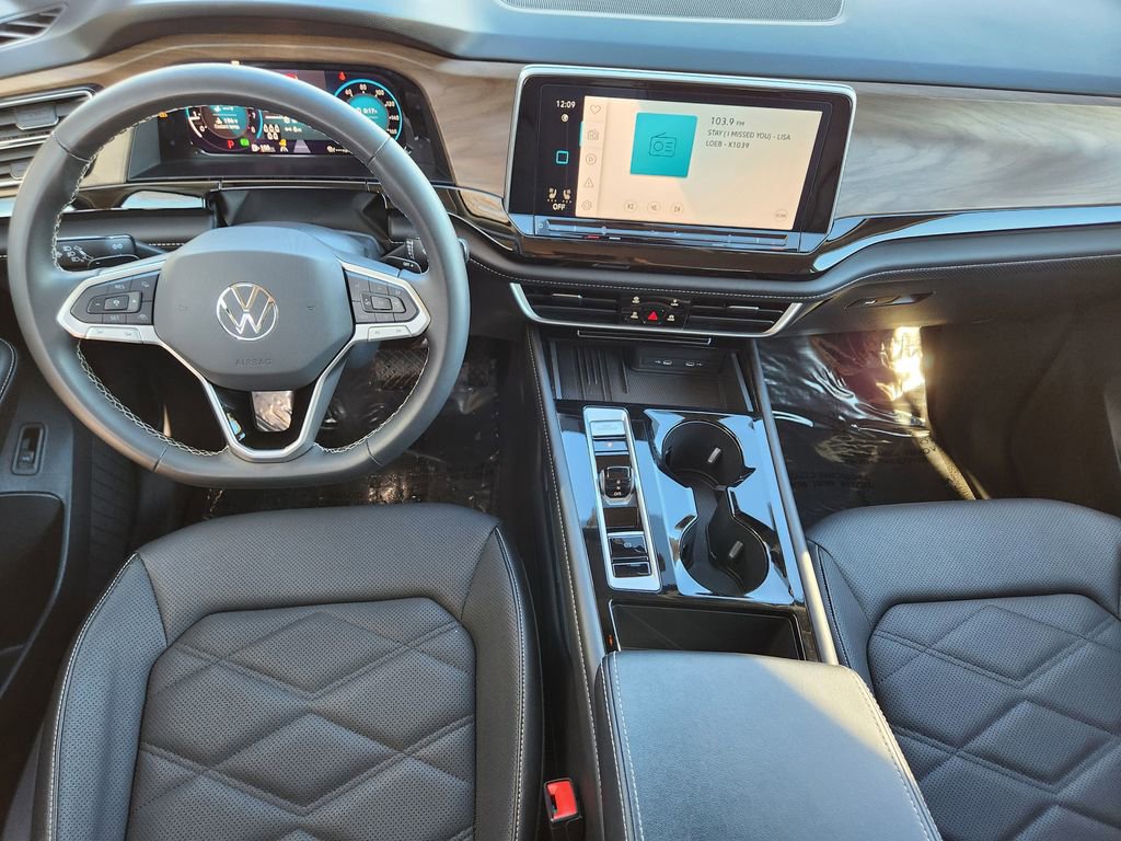 Used 2025 Volkswagen Atlas SE image 14