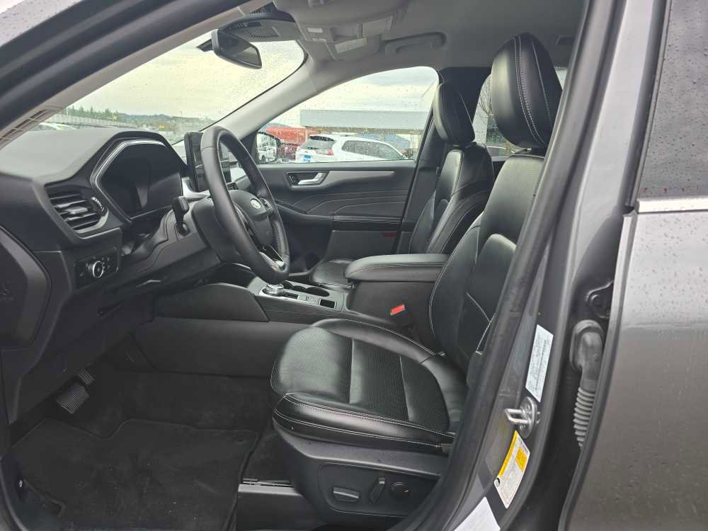 Used 2024 Ford Escape Platinum image 9