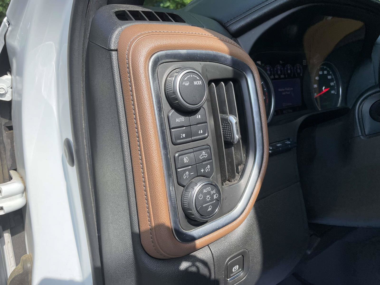 Used 2020 Chevrolet Silverado 2500 High Country w/ Technology Package AWD/4WD image 21