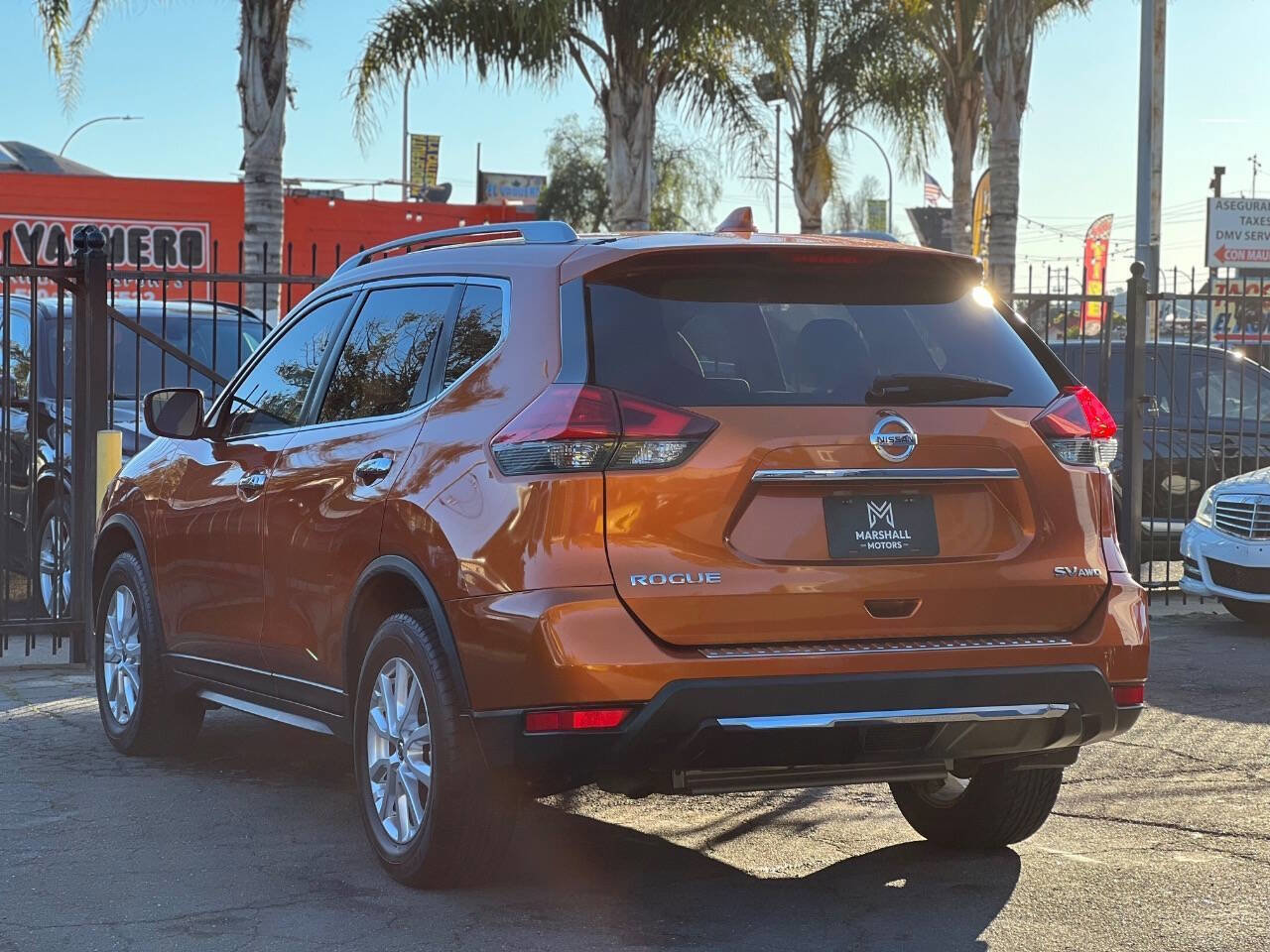 Used 2017 Nissan Rogue SV image 6