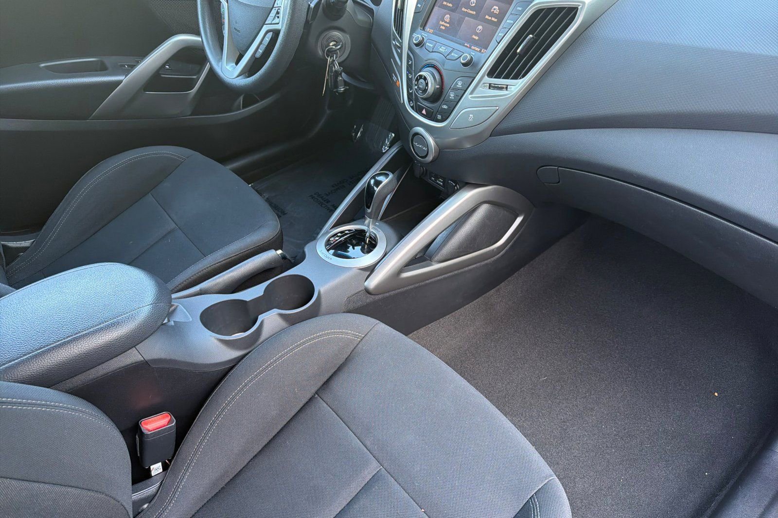 Used 2014 Hyundai Veloster FWD image 15