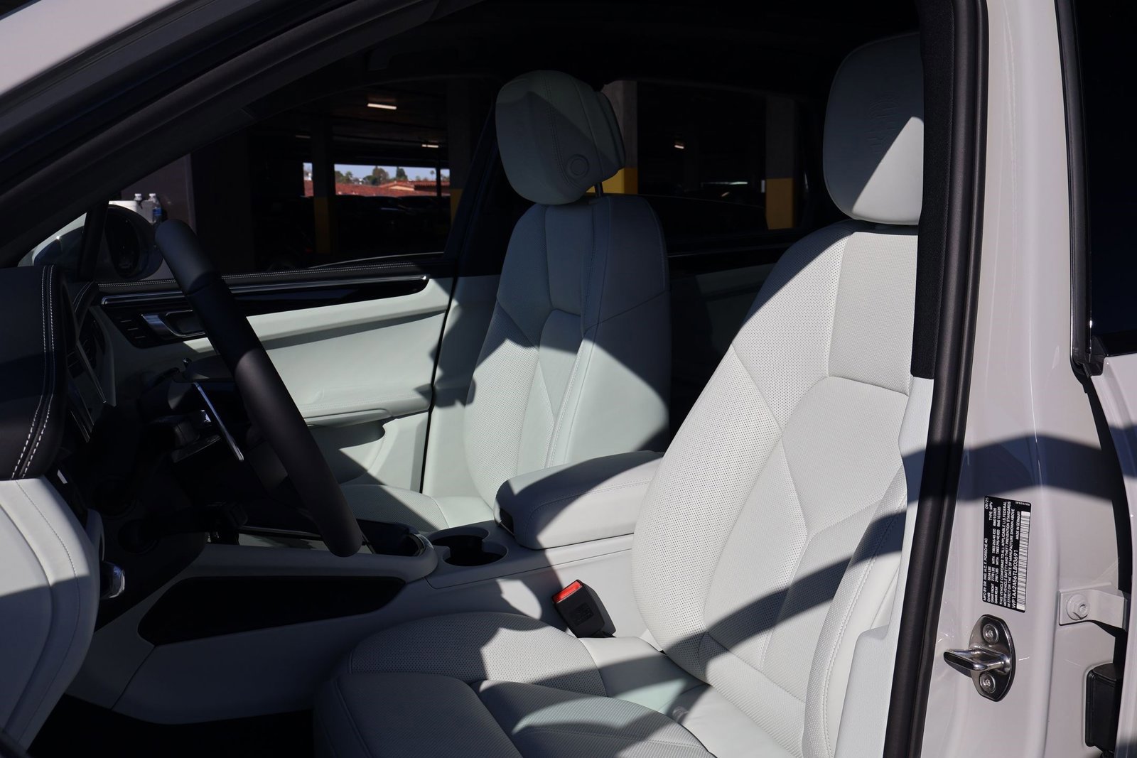 New 2026 Porsche Macan image 5