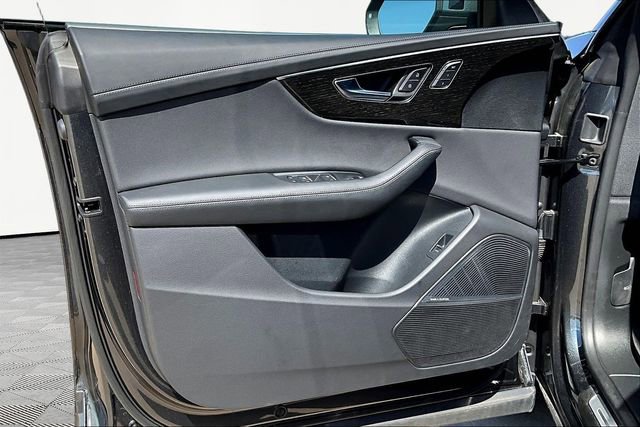 Used 2023 Audi Q8 Prestige w/ Prestige Package AWD/4WD image 18