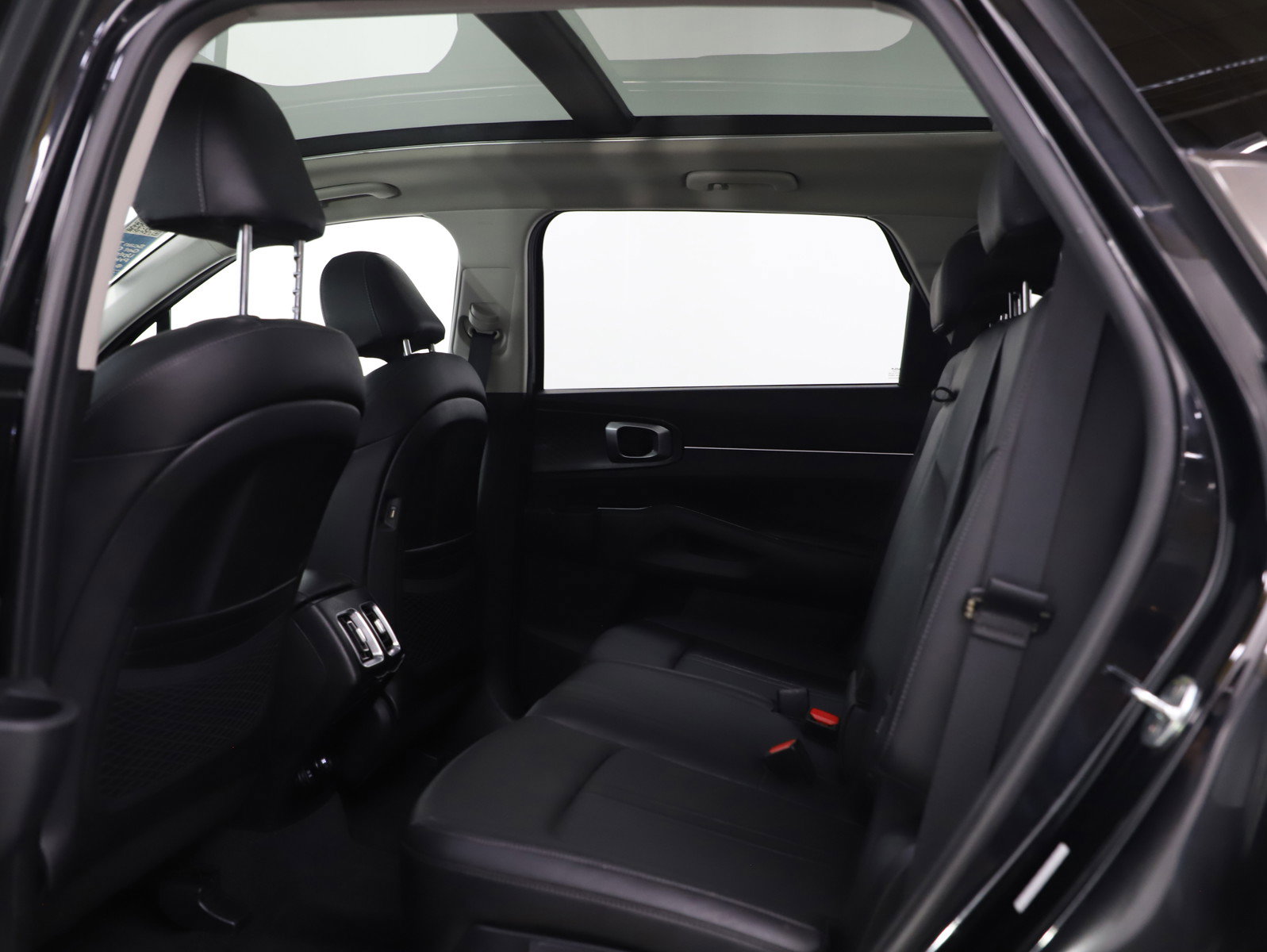 Used 2023 Kia Sorento S w/ Panoramic Sunroof Package image 19