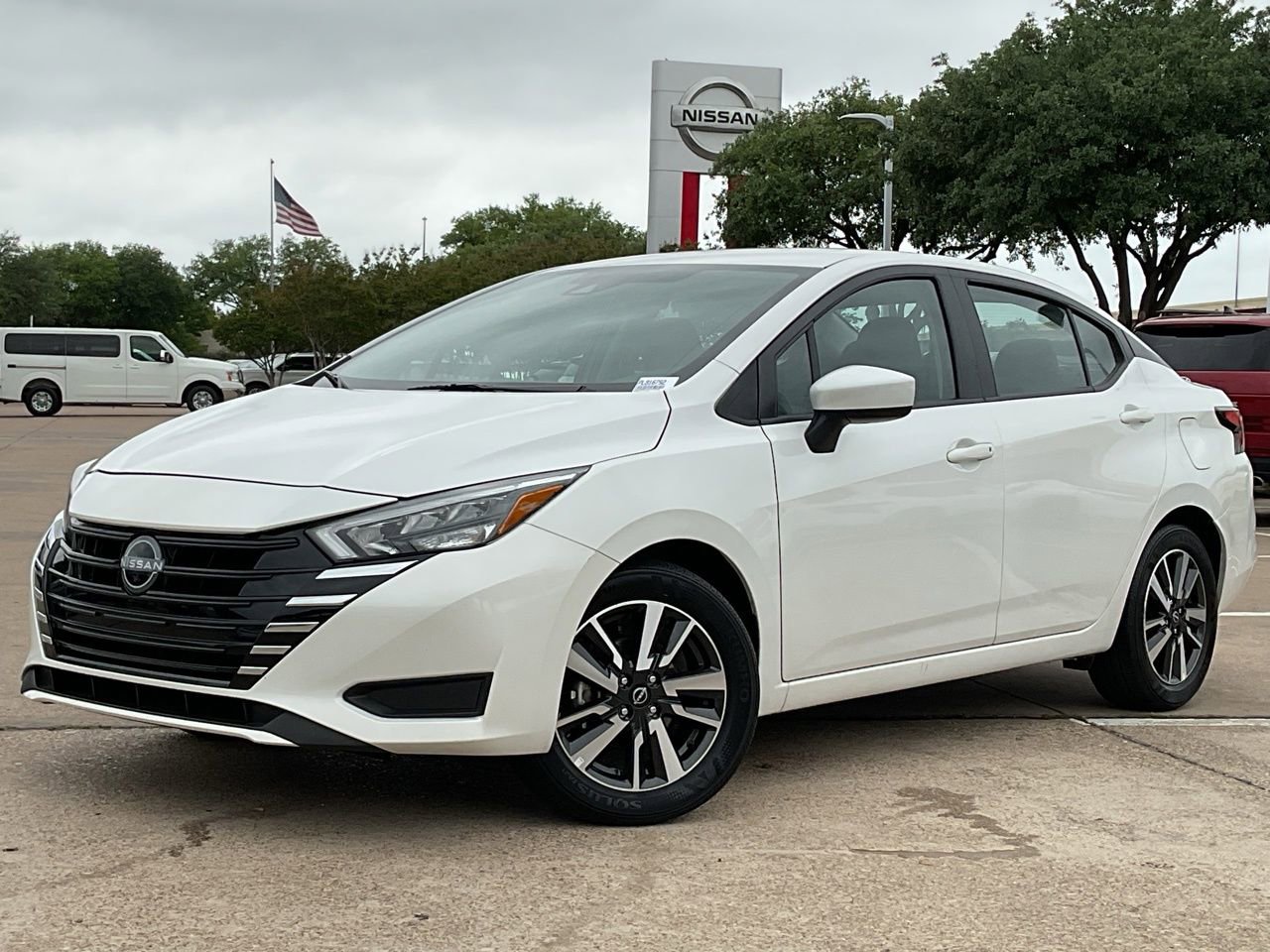 Used 2025 Nissan Versa SV image 2