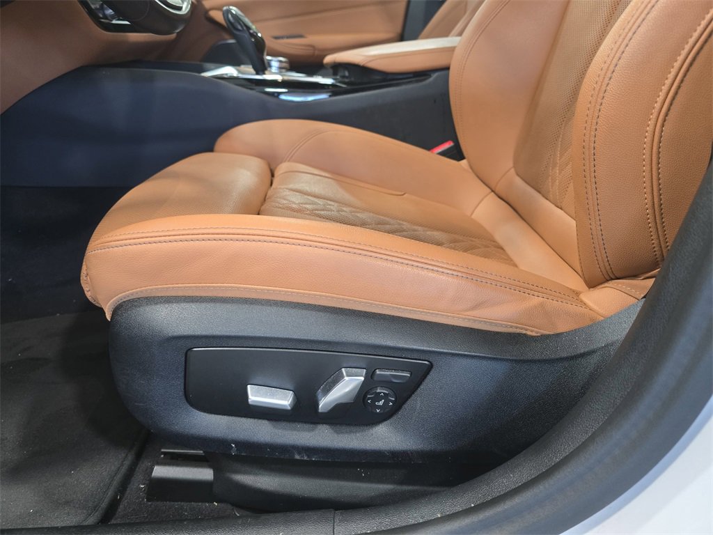 Used 2023 BMW 530e w/ Premium Package image 27