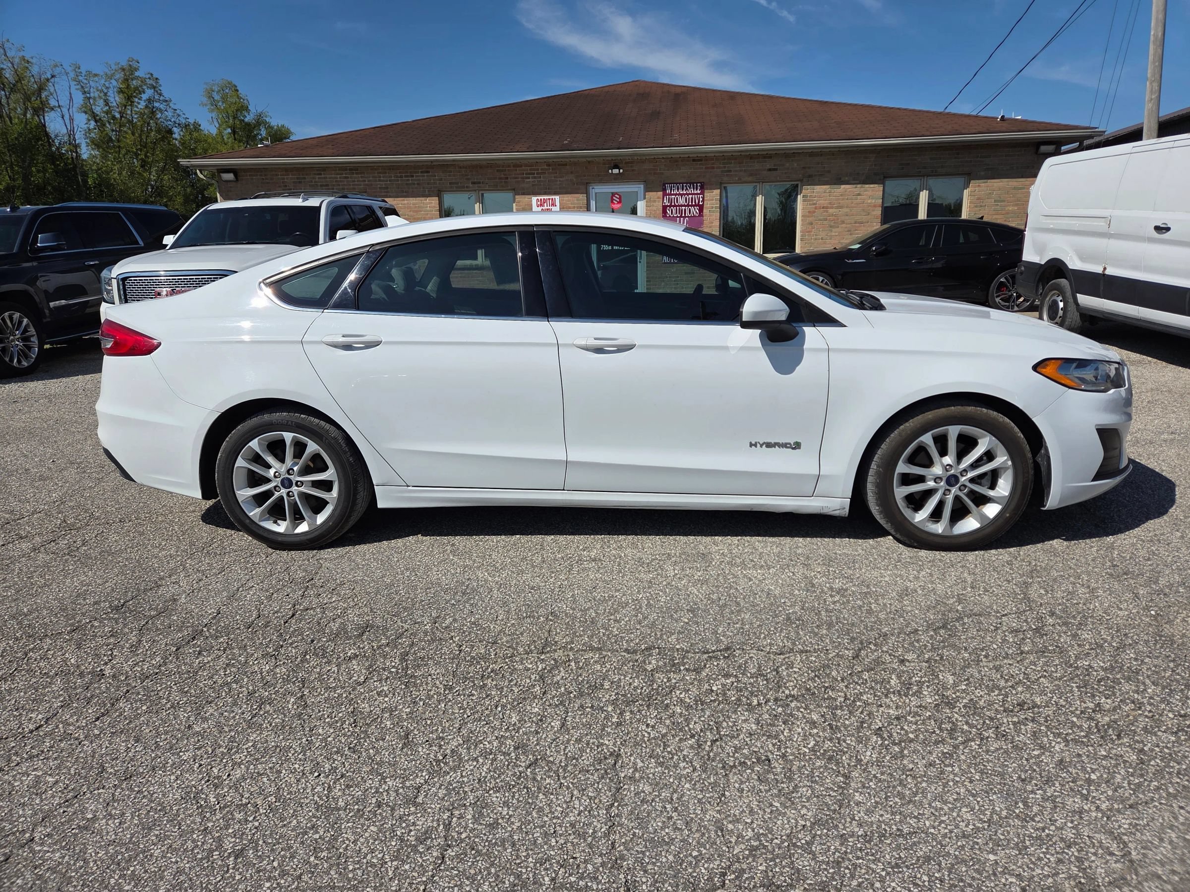 Used 2019 Ford Fusion SE FWD image 4